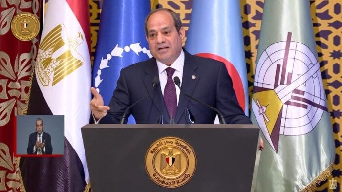 الرئيس السيسي: العلم والدين ركيزتان أساسيتان في بناء المجتمع