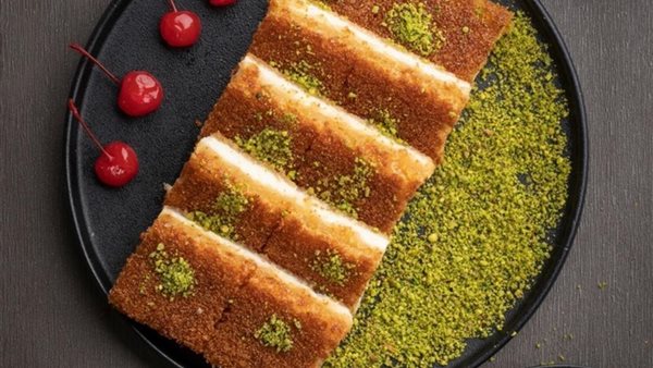 خطوة خطوة.. طريقة عمل البسبوسة في البيت
