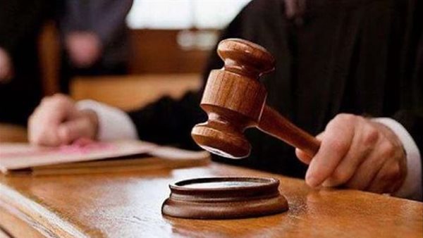 هددها برسائل إلكترونية.. تفاصيل محاكمة شاب ابتز خطيبته السابقة بالفيوم | بث مباشر