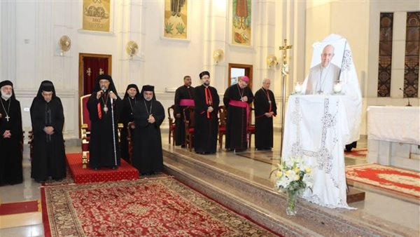 البطريرك الأنبا إبراهيم إسحق يستقبل التعازي في قداسة البابا فرانسيس