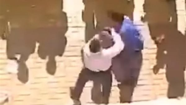 اليوم.. أولى جلسات محاكمة عاطل بتهمة حيازة سلاح ناري والشروع في قتل صديقه في منطقة الزيتون اليوم.. أولى جلسات محاكمة عاطل بتهمة حيازة سلاح ناري والشروع في قتل صديقه في منطقة الزيتون