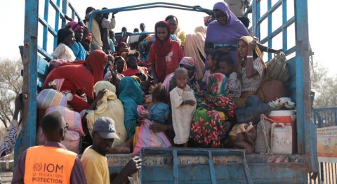 صحافيون يخاطرون بحياتهم لتغطية الحرب في السودان: “لا أحد يحكي سوانا”
