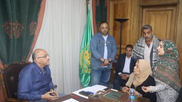 محافظ القليوبية يلتقي بالمواطنين في القناطر الخيرية ويستمع لمطالبهم (صور) محافظ القليوبية يلتقي بالمواطنين في القناطر الخيرية ويستمع لمطالبهم (صور)
