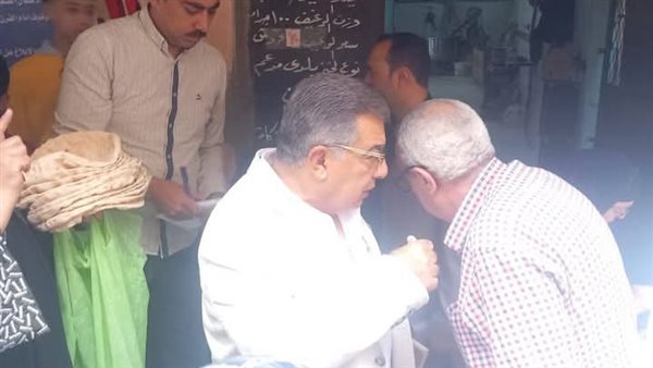 محافظ الدقهلية في جولة علي أفران الخبز: لن أسمح بالتلاعب بقوت البسطاء محافظ الدقهلية في جولة علي أفران الخبز: لن أسمح بالتلاعب بقوت البسطاء