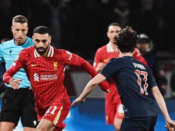 محمد صلاح يثير الجدل بين جماهير ليفربول بسبب صورة