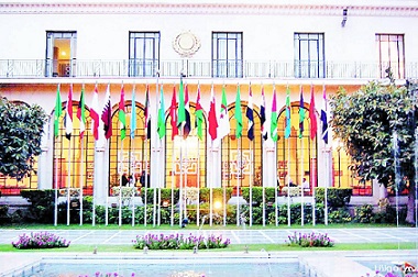 انطلاق اجتماع وزاري عربي قبيل أسابيع من قمة بغداد.. والأمين العام للجامعة العربية يدعو إلى وقف فوري لحرب الإبادة في غزة انطلاق اجتماع وزاري عربي قبيل أسابيع من قمة بغداد.. والأمين العام للجامعة العربية يدعو إلى وقف فوري لحرب الإبادة في غزة