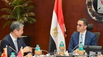 وزير الاستثمار يلتقي السفير الصيني بالقاهرة لبحث سبل تعزيز العلاقات الاقتصادية