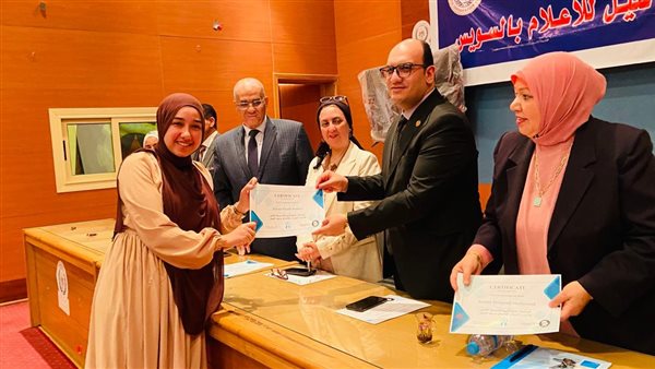 اختتام دورة "انطلق نحو مستقبل أفضل" بمركز النيل للإعلام بالسويس