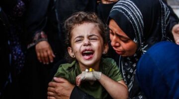مجزرة جديدة.. استشهاد 3 فلسطينيين بينهم طفلة وإصابة آخرين بقصف إسرائيلي استهدف منزلا في خان يونس جنوب قطاع غزة