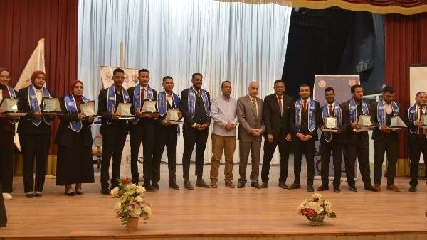 جامعة أسوان تختتم ملتقى “قادة الجمهورية الجديدة” بتنصيب اتحاد طلابها جامعة أسوان تختتم ملتقى “قادة الجمهورية الجديدة” بتنصيب اتحاد طلابها