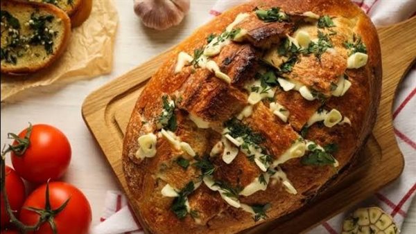 طريقة عمل خبز الثوم والموزاريلا لإفطار سريع ولذيذ