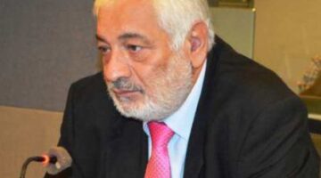السفير منجد صالح: برائحة القرنفل عِطرها يعبق في وسادتي