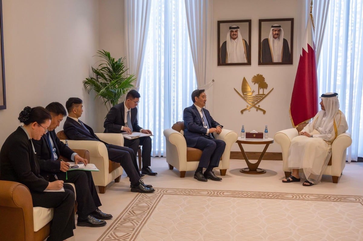 رئيس مجلس الوزراء وزير الخارجية يستقبل مبعوث الحكومة الصينية الخاص للشرق الأوسط