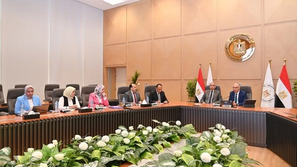 وزير الري يستقبل محافظ المنيا لبحث ملف المياه وتطوير نهر النيل بالمحافظة وزير الري يستقبل محافظ المنيا لبحث ملف المياه وتطوير نهر النيل بالمحافظة
