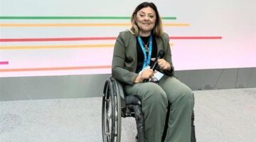 إيمان كريم تستنكر تمثيل ذوي الإعاقة بمسلسل العتاولة: معالجة سطحية لـ”الضمور” وسخرية من التوحد