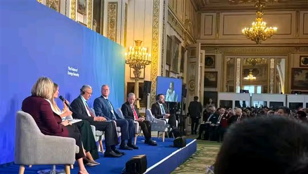 وزير البترول: نسعى لرفع نسبة الطاقات المتجددة بمزيج الطاقة المصري لـ42٪ بحلول 2030 وزير البترول: نسعى لرفع نسبة الطاقات المتجددة بمزيج الطاقة المصري لـ42٪ بحلول 2030