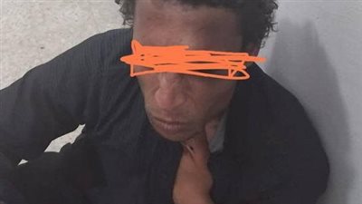 تنكر في ثوب سيدة.. أهالي قرية منشأة اليوسفي بالمنيا يسلمون «حرامي الأطفال» للشرطة تنكر في ثوب سيدة.. أهالي قرية منشأة اليوسفي بالمنيا يسلمون «حرامي الأطفال» للشرطة