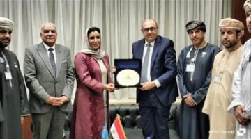 الشافعى يدعو الى زيادة الاستثمارات والتبادل التجارى مع عمان