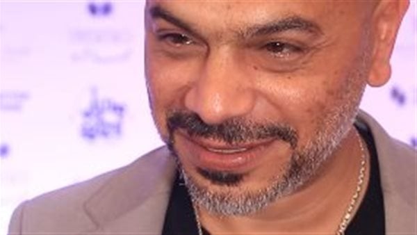 معجبة حضنتني ومكنتش عارف أعمل إيه.. هاني الدقاق يكشف أغرب مواقفه في الحفلات