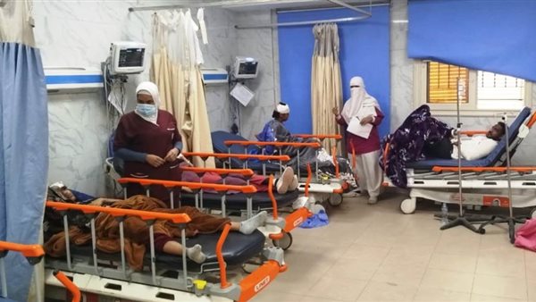 محافظ أسوان يوجه برعاية 50 مصابًا سودانيًا بحادث أتوبيس بالطريق الصحراوي الغربي