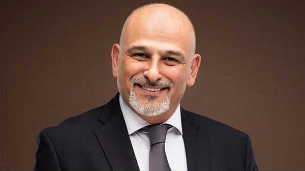 جمال سليمان يكشف حقيقة رفضه التصوير مع سيدة بمهرجان جمعية الفيلم: مقصدتش أكسر بخاطرها