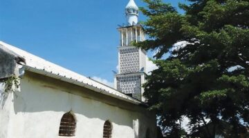 وفاة أحد المصلين طعنا داخل مسجد جنوبي فرنسا