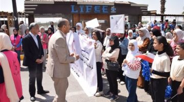 إطلاق شارة البدء لمسيرة الفتيات ضمن فعاليات الترويج للبرنامج القيادي للتدريب ببني سويف