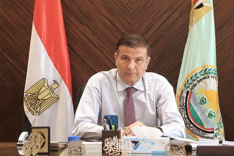 وزير الزراعة يعلن عن حصاد 3.1 مليون فدان من القمح حتى الآن وتوريد أكثر من 3.2 مليون طن. وزير الزراعة يعلن عن حصاد 3.1 مليون فدان من القمح حتى الآن وتوريد أكثر من 3.2 مليون طن.