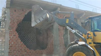 محافظ أسيوط: إزالة 328 حالة تعدي واسترداد 70 فدان زراعة و27571 متر مربع مباني