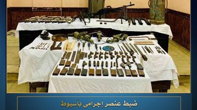 بداخلها بنادق وذخيرة.. ضبط سيارة بها أسلحة نارية بقنا