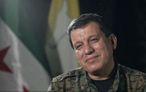 قائد قسد: سورية الجديدة تحتاج دستور لا مركزي ومؤتمر “وحدة الصف” ليس لتقسيمها