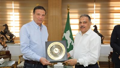 وزارة الزراعة تجتمع مع محافظ الشرقية لبحث سبل الارتقاء بالقطاع الزراعي وخدمات المزارعين وزارة الزراعة تجتمع مع محافظ الشرقية لبحث سبل الارتقاء بالقطاع الزراعي وخدمات المزارعين