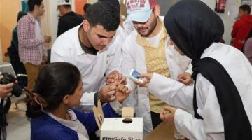 الكشف على 695 مواطن في قافلة طبية لجامعة المنيا