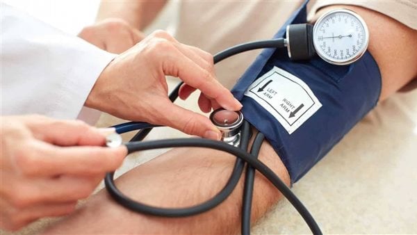 أطعمة يجب تجنبها لمرضى ارتفاع ضغط الدم خلال الصيف.. تعرف عليها