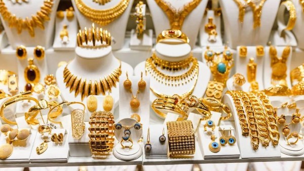 أسعار الذهب اليوم.. وهذه قيمة عيار 21 الآن