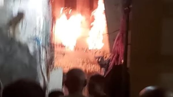 دون إصابات.. السيطرة على حريق منزل قديم في بحري بالإسكندرية دون إصابات.. السيطرة على حريق منزل قديم في بحري بالإسكندرية