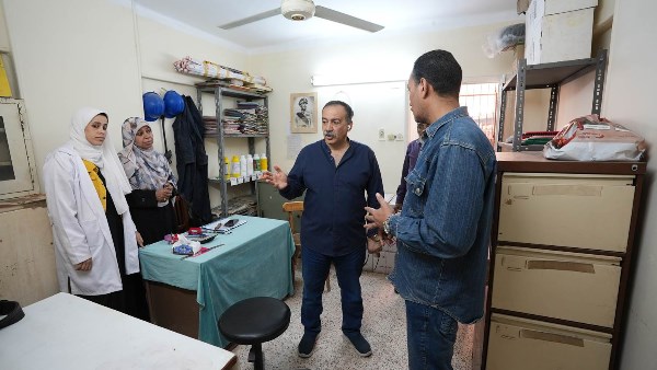 محافظ أسيوط يتفقد إدارتي مراقبة العهد والتموين الطبي التابعتين لمديرية الصحة