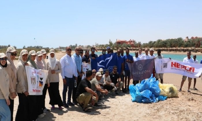 حملة نظافة للمانجروف بالجونة احتفالاً بيوم الأرض بالتعاون بين محميات البحر الأحمر وهيبكا