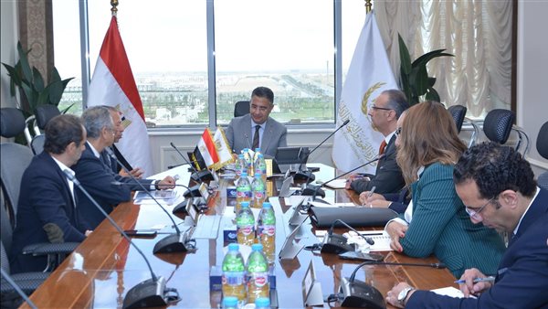 اجتماع لمتابعة مشروع المخزن الاستراتيجي بمحافظة الفيوم لتعزيز الأمن الغذائي