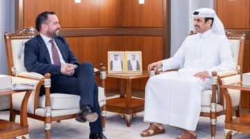 وزير الدولة لشؤون الطاقة يجتمع مع نظيره الكولومبي