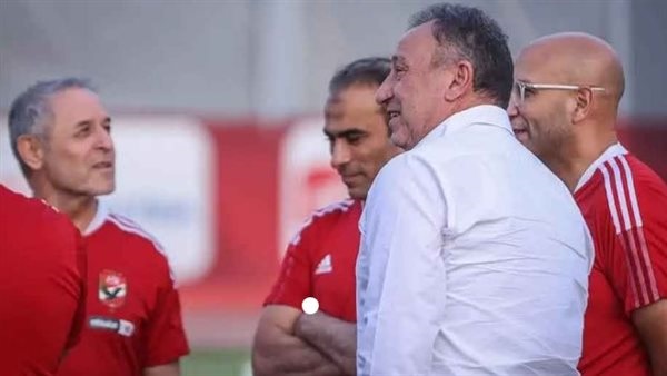 الساعات الآخيرة.. كيف يفكر الأهلي في المدير الفني الجديد؟