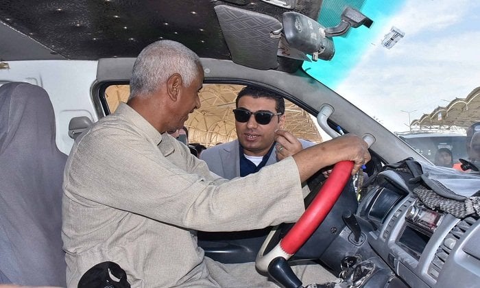 نائب محافظ الأقصر يشارك في حملة « خطوات ضد الإدمان» بمواقف السيارات