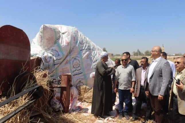 محافظ القليوبية يتفقد صوامع القمح ويطمئن المزارعين: موسم واعد وإنتاج وفير