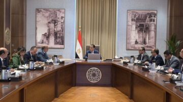 رئيس الوزراء يتابع مع وزير الكهرباء عددًا من ملفات العمل