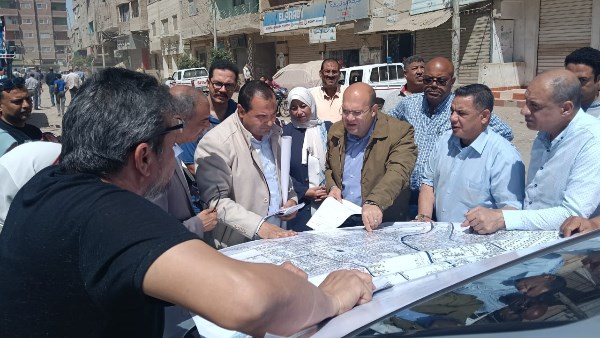 نائب محافظ الجيزة يتفقد مشروعات مياه الشرب والصرف الصحي بقرية ناهيا