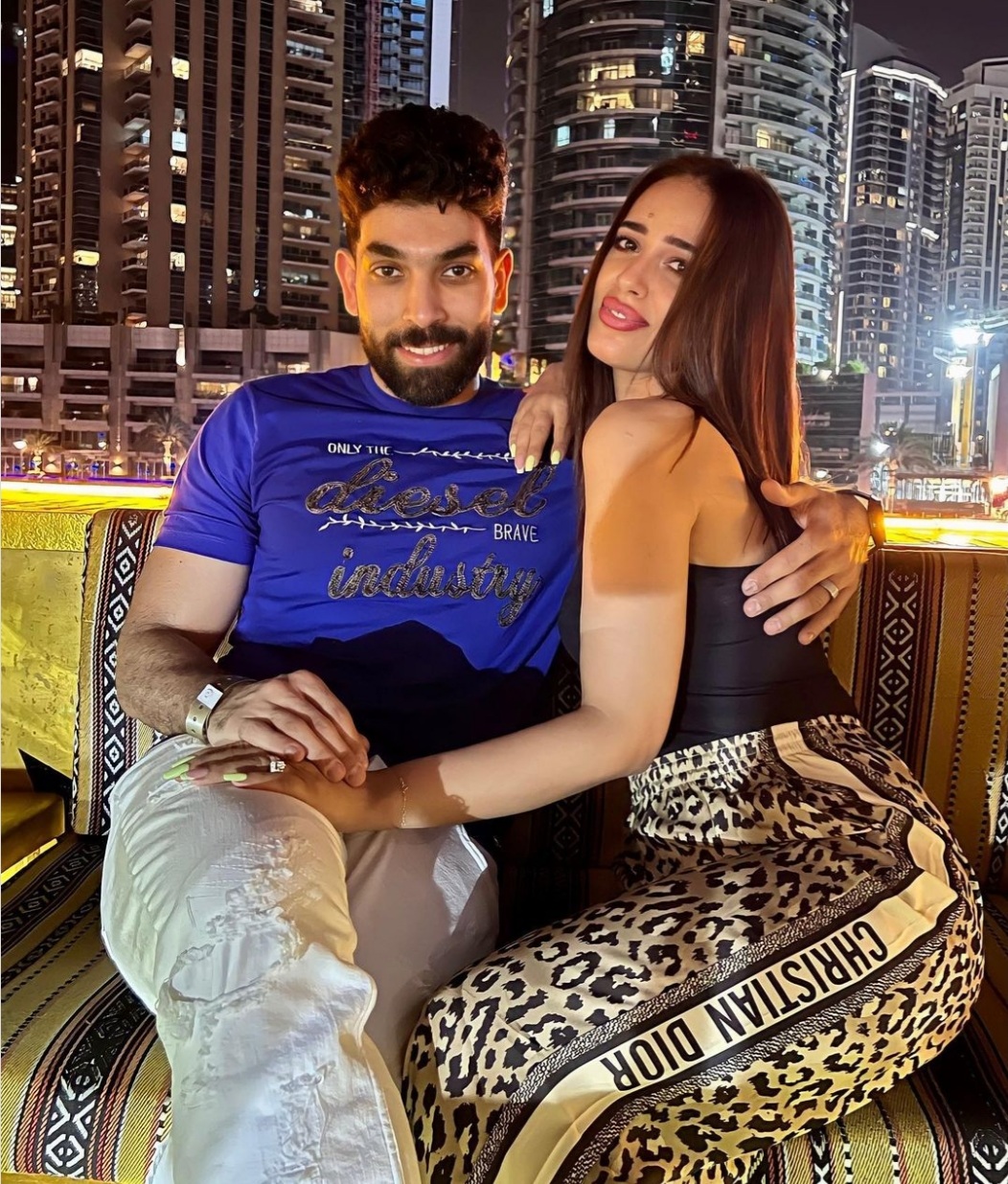رنا سماحة تنشر صور رومانسية مع زوجها
