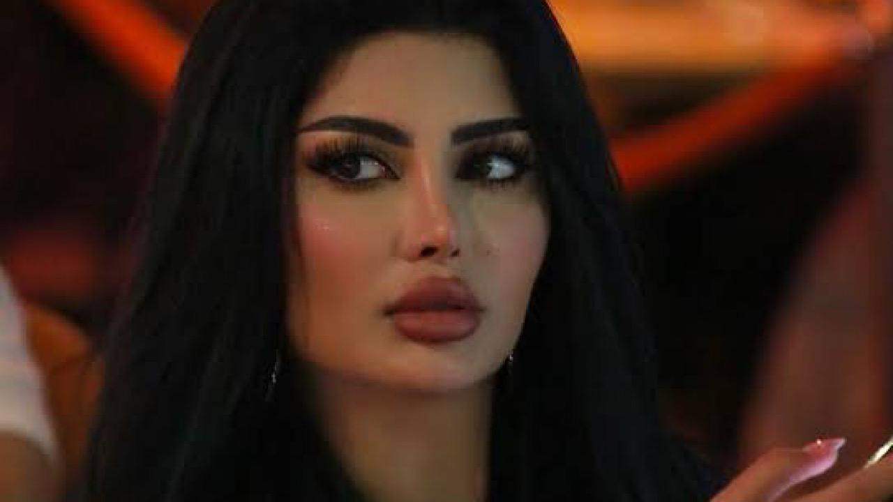 ملكة كابلي تهدي نفسها عقد باهظ الثمن بمناسبة عيد ميلادها