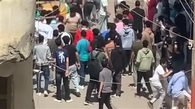 تداول فيديو لمشاجرة عدد من الشباب وإصابة أحدهم وسط الشارع في الشرقية