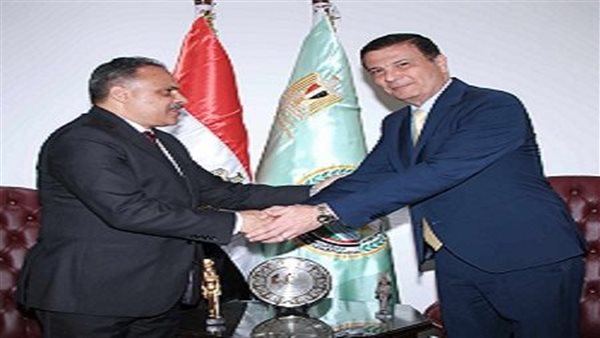 وزير الزراعة يبحث مع محافظ الشرقية استعدادات مهرجان الخيول العربية وتطوير حديقة حيوان الزقازيق