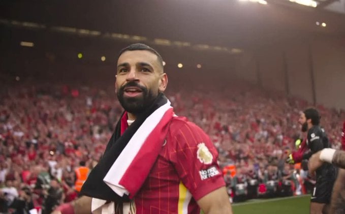 علم مصر يزين احتفال محمد صلاح بلقب الدوري الإنجليزي «فيديو»